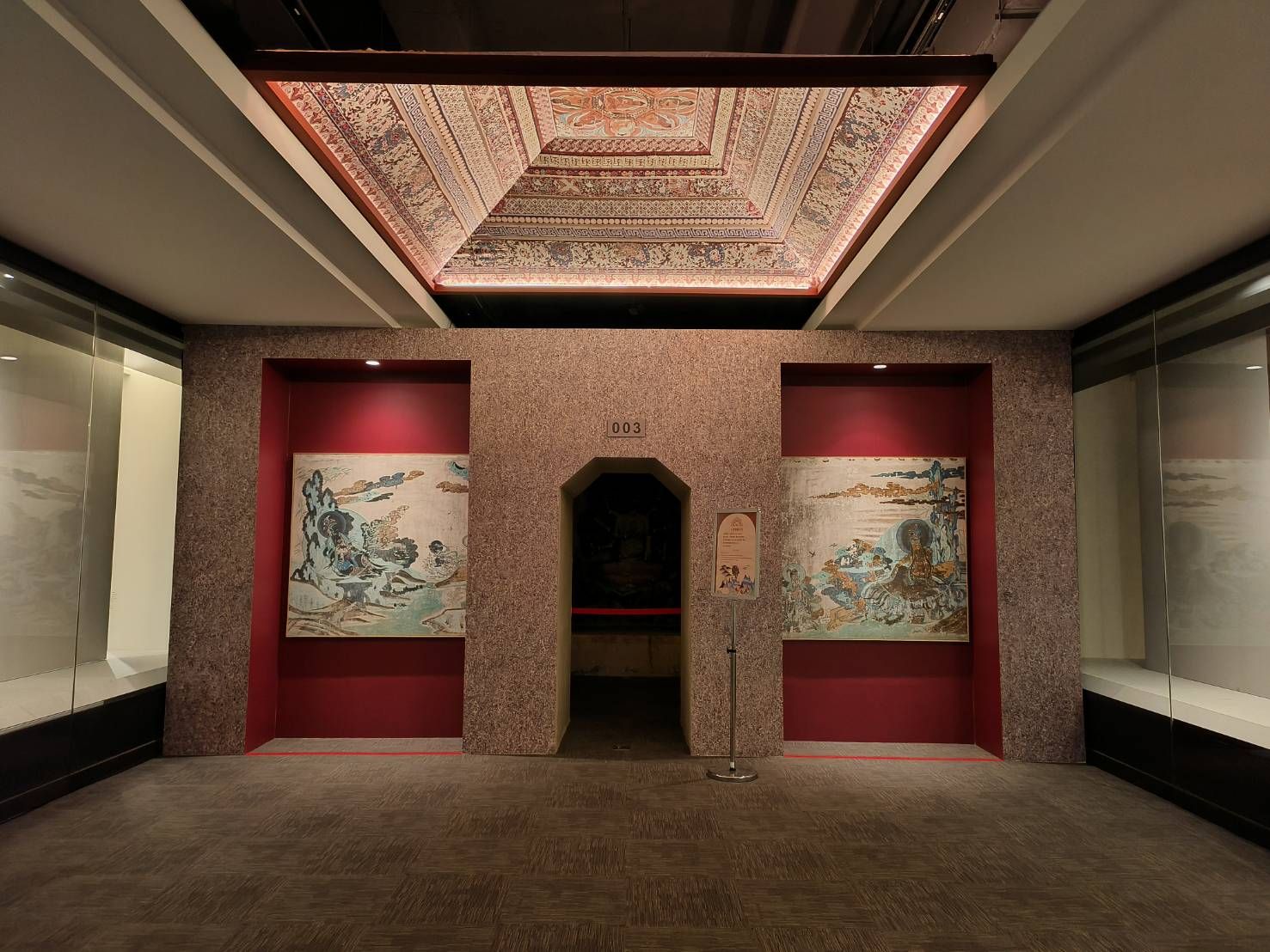 38丝路光华——敦煌石窟艺术特展-敦煌研究院.jpg