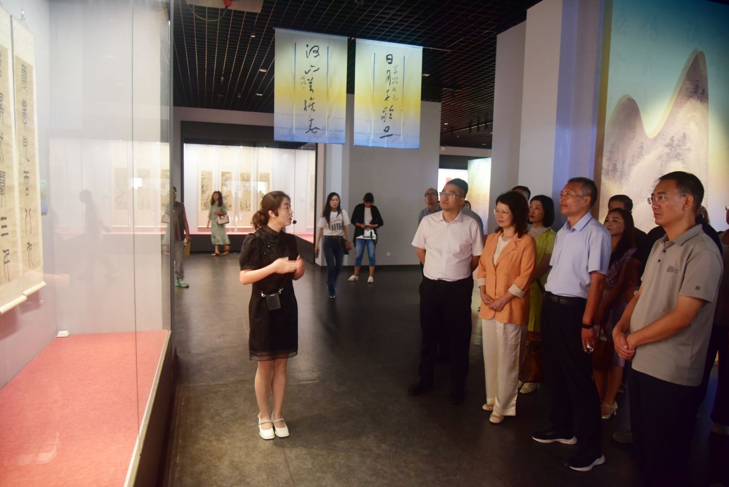 翰墨陇中 共耀山海——甘肃省定西市馆藏书画精品联展2.jpg