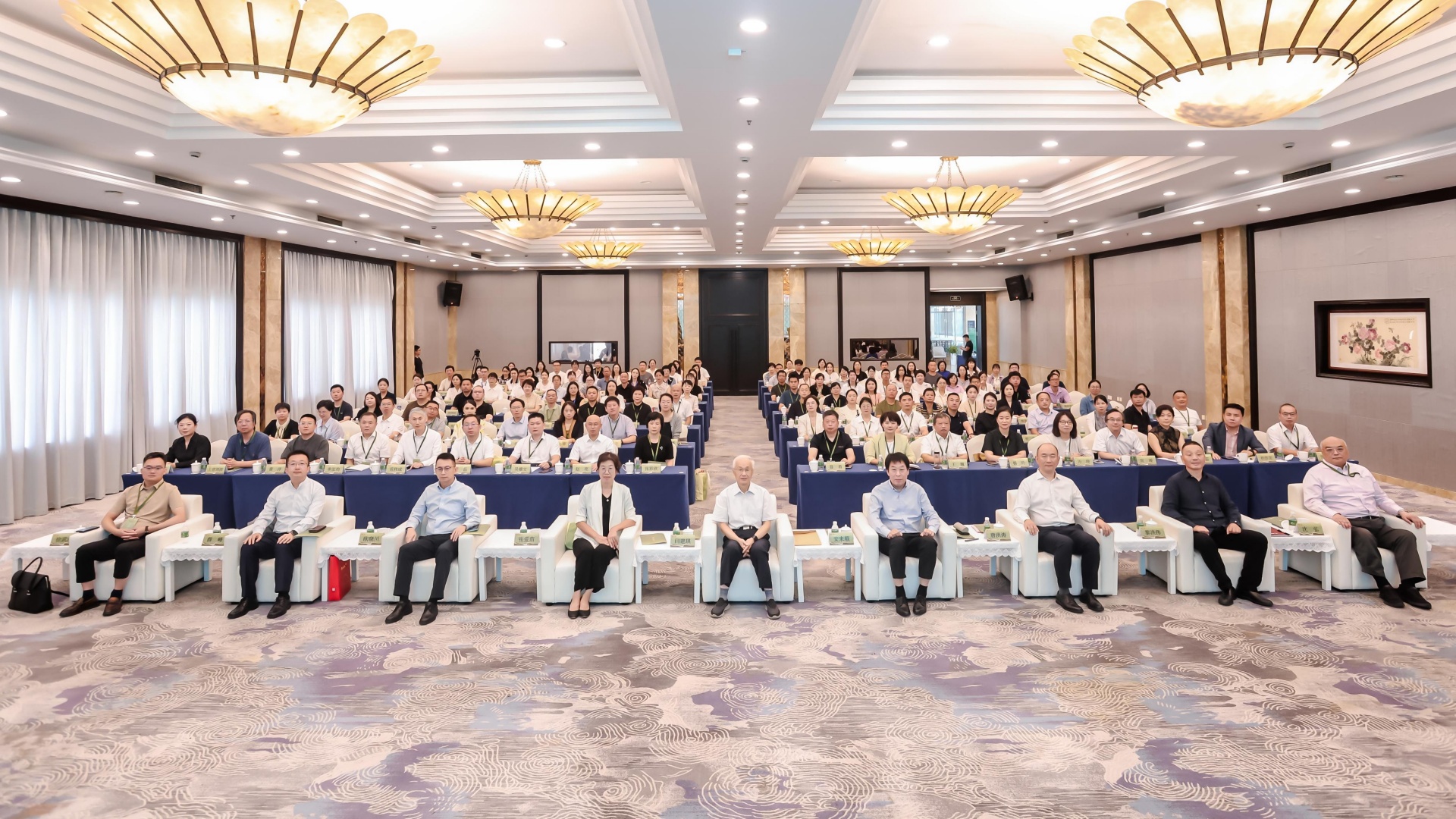 1-年会合影 - 副本(1).jpg