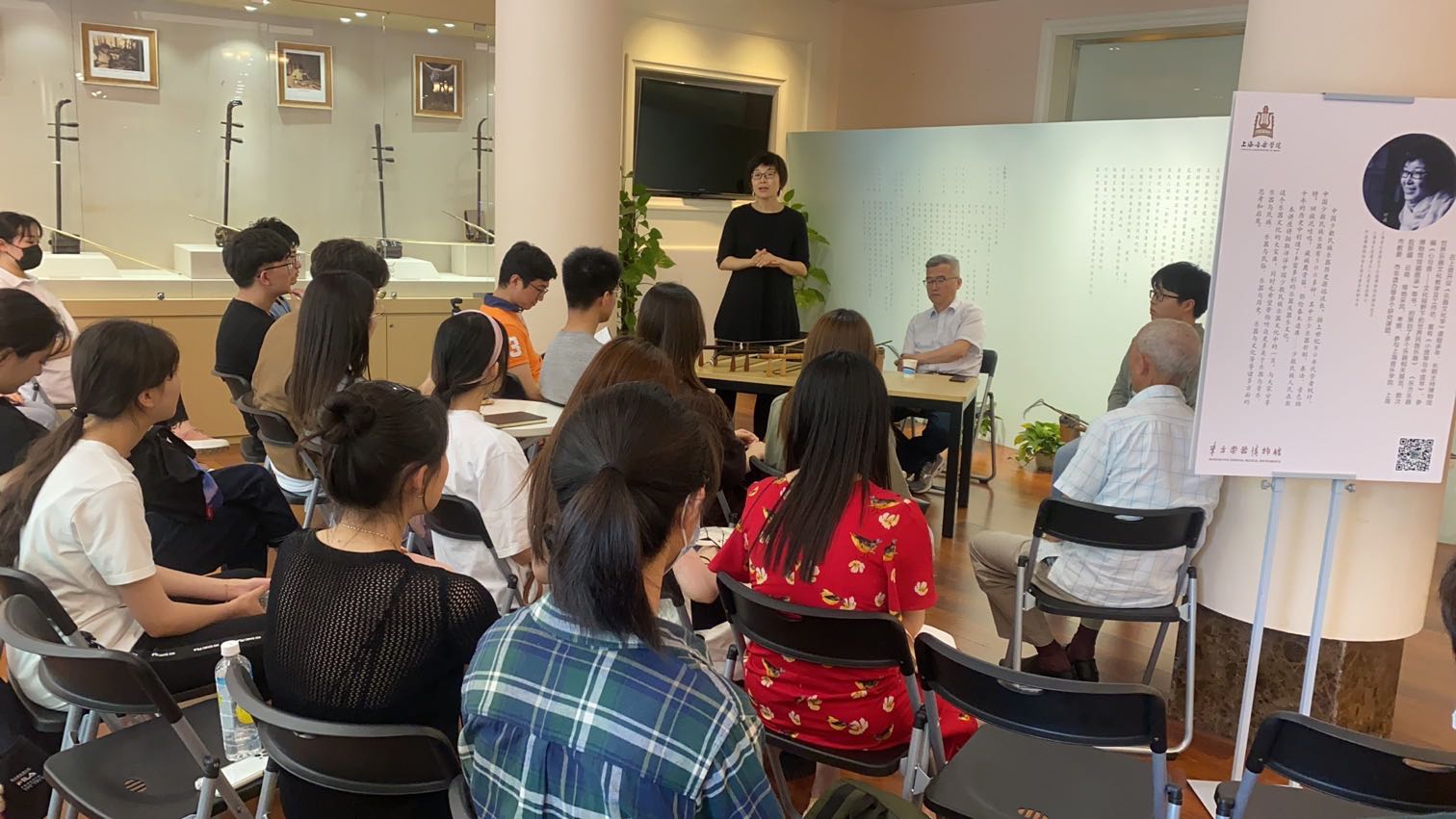 为二胡演奏专业学生的工作坊.jpg