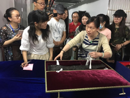 最后一天，学员们参观湖北省博物馆保管部，了解库房所藏乐器