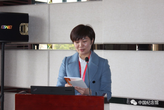 淮海战役纪念馆编研文保处处长贾萍代表获奖优秀通讯员发言