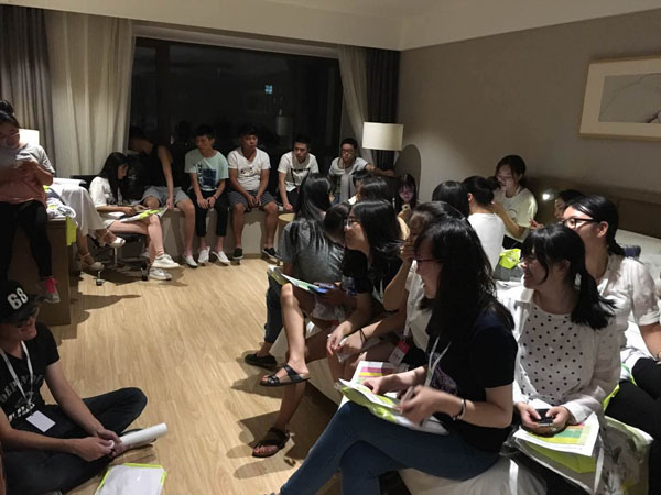 志愿者工作组例会商讨服务方案