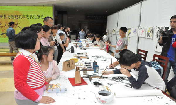 巴蜀书画兴趣班教学成果汇报展现场(绘画)