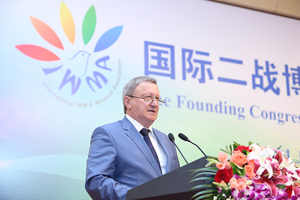 俄罗斯卫国战争纪念馆馆长扎巴洛夫斯基做开幕式致辞